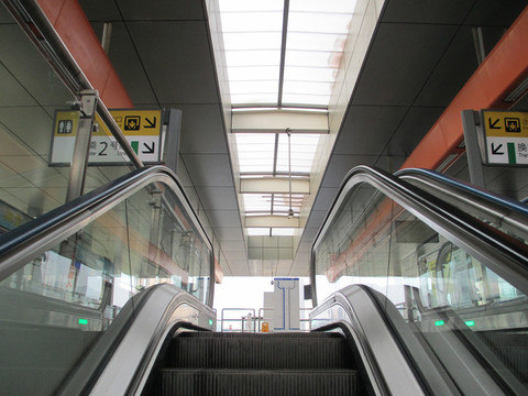 地铁站扶梯