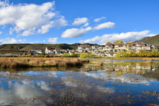 噶丹松赞林寺