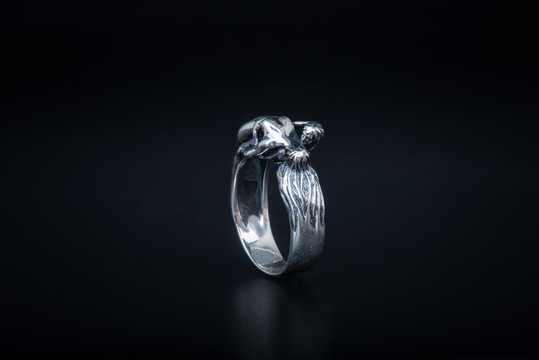 雕塑人物亚当与夏娃造型银饰戒指