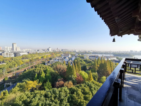 壕股塔上俯瞰沪杭铁路南湖景区