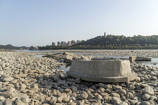 枯水期河流