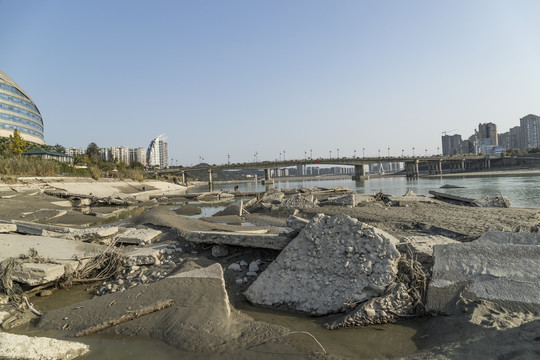 枯水期河流