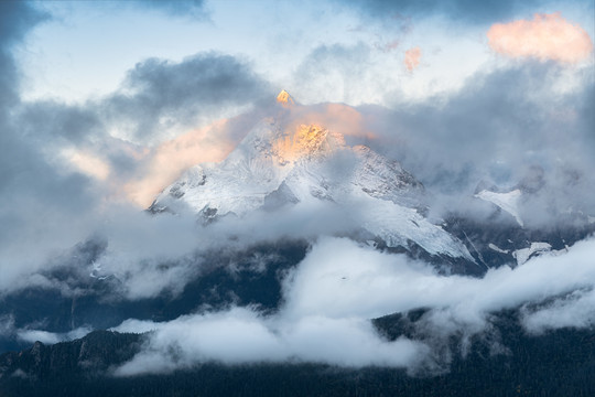 梅里雪山日出