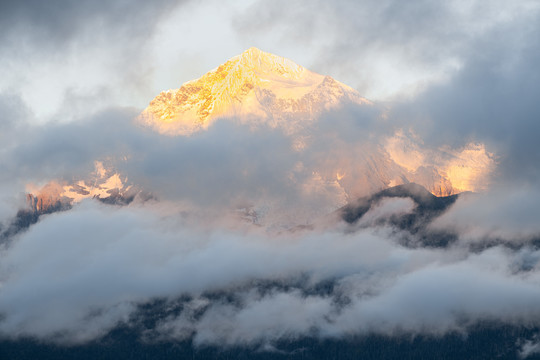 梅里雪山日出