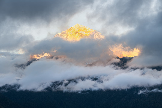 梅里雪山日出