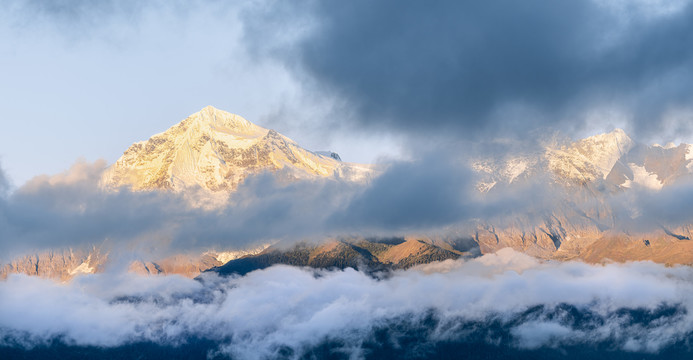 梅里雪山日出