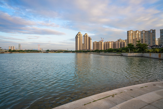 厦门海沧海边现代化生活小区建筑