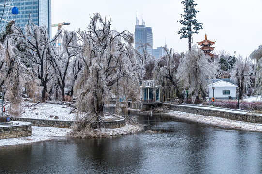 雨雪过后的中国长春儿童公园冬季