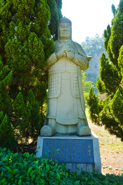 蒲师文石像