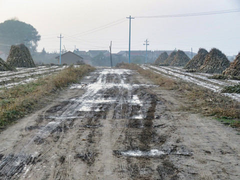 乡村泥土公路