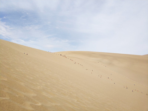 敦煌鸣沙山