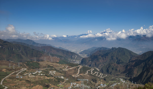 蜿蜒的下山路