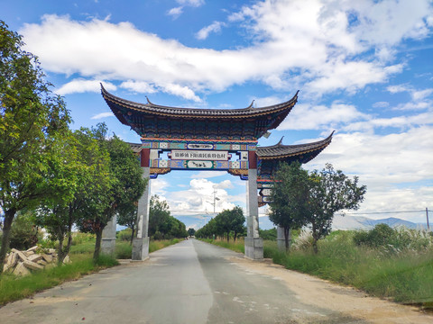 下阳波院民族特色村