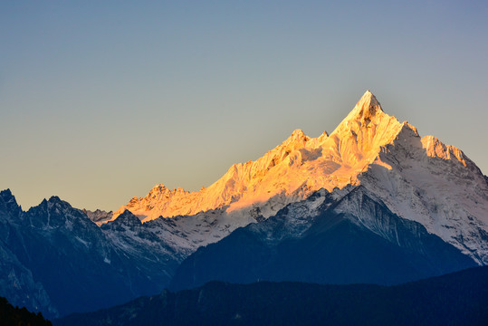 日照金山