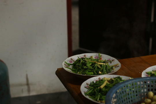 餐桌上的农家饭