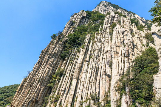 嵩山书页岩山峰