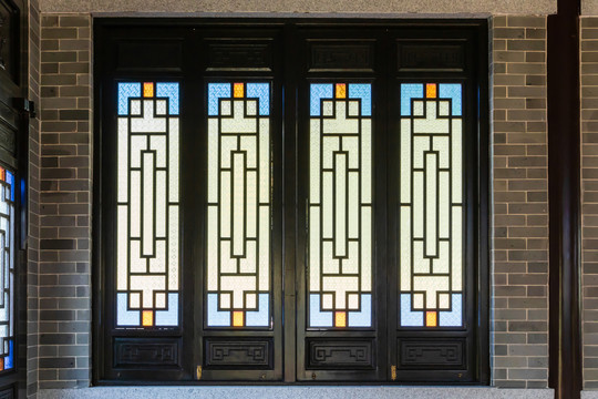 中式古建筑的木窗户