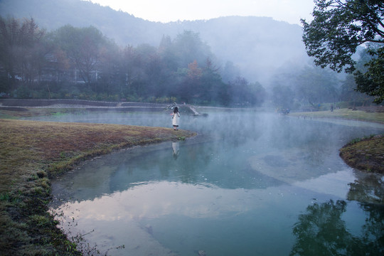 杭州太子湾公园晨雾