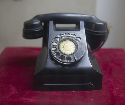 1933年胶木式拨号电话机