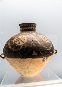 马家窑文化彩陶涡纹壶