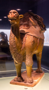彩色釉陶骆驼