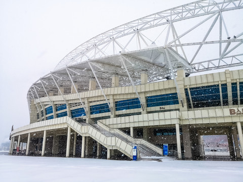 钢构建筑下雪