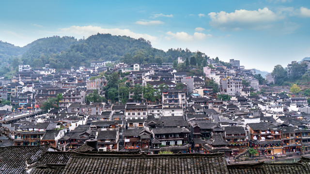 凤凰古城建筑群屋顶俯拍