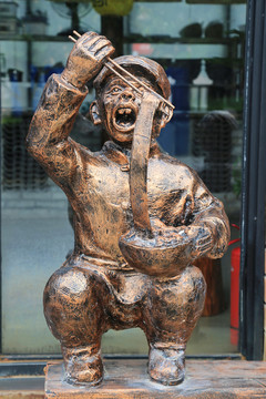 陕西民风吃面条雕像