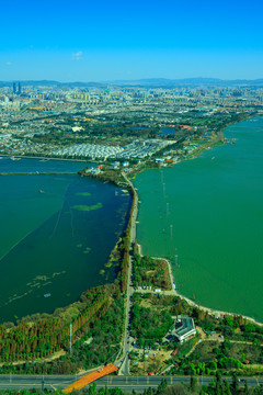 西山俯瞰昆明滇池湖滨西路