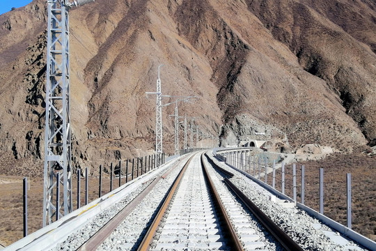 西藏拉林铁路
