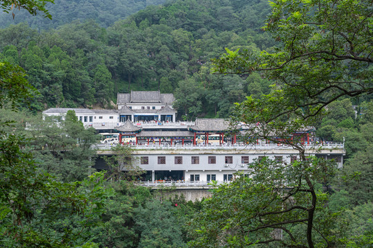 泰山风景区中天门停车场