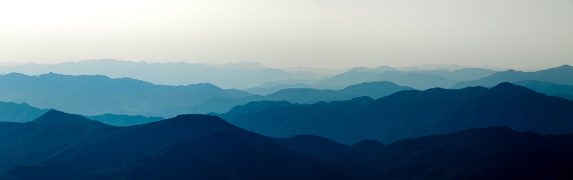 水墨国画远山