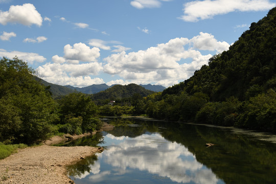 秋浦河风光