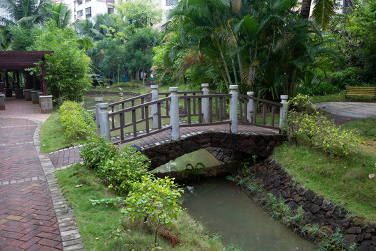 海南文昌生活住宅小区里的小桥