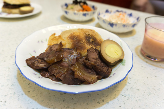 烧饼和酱牛肉