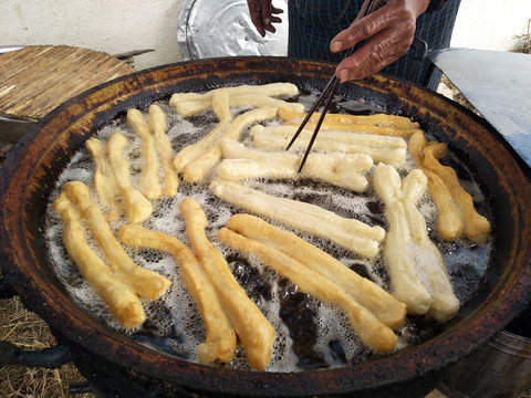 炸油条