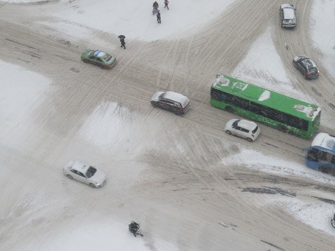 降雪路口