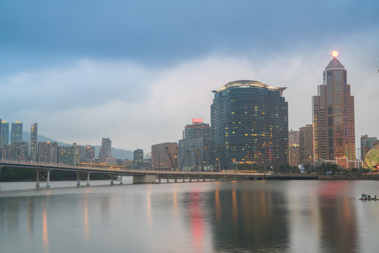 澳门城市建筑天际线和滨海夜景