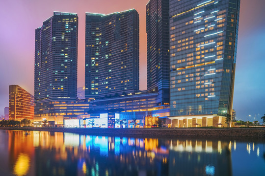 澳门城市建筑天际线和滨海夜景