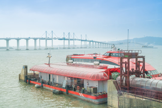 中国澳门友谊大桥和客轮码头