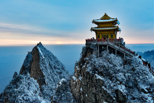 洛阳老君山雪景