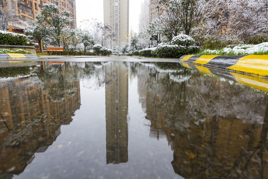 小区雪景