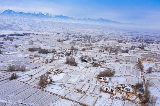 山下田野村庄雪景