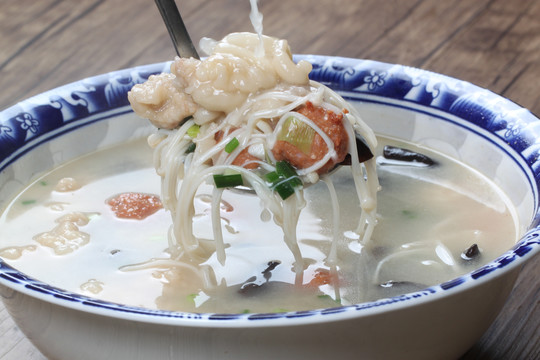 金針菇丸子湯