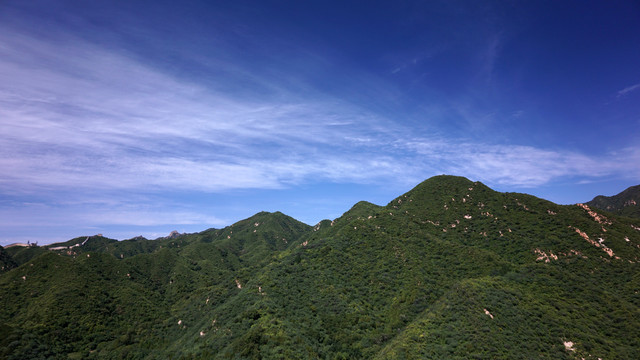 崇山峻岭