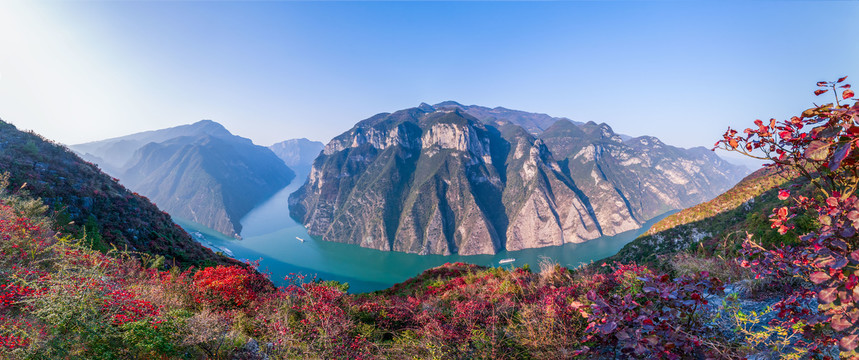 三峡红叶似彩霞