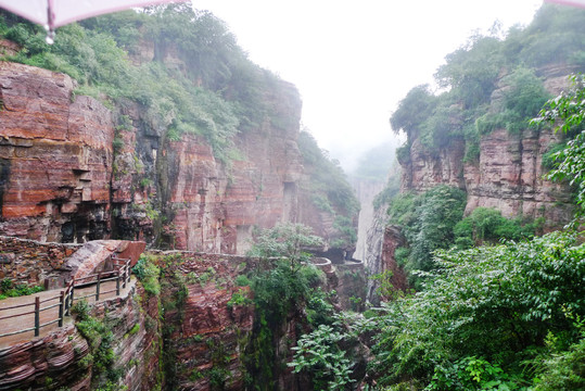 雨中太行山