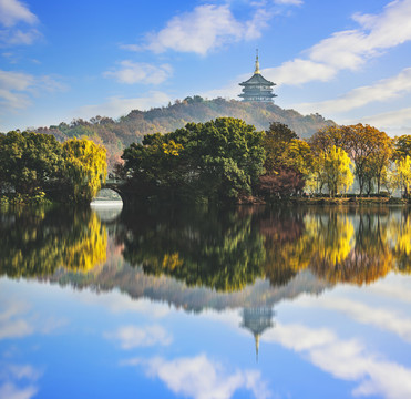 西湖雷锋塔秋景