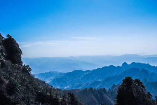 重峦叠嶂