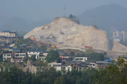 开山建房